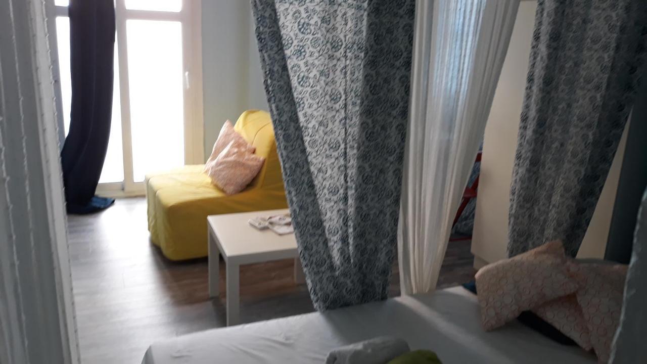 Romantically Allured Studio Next To The Center テッサロニキ エクステリア 写真